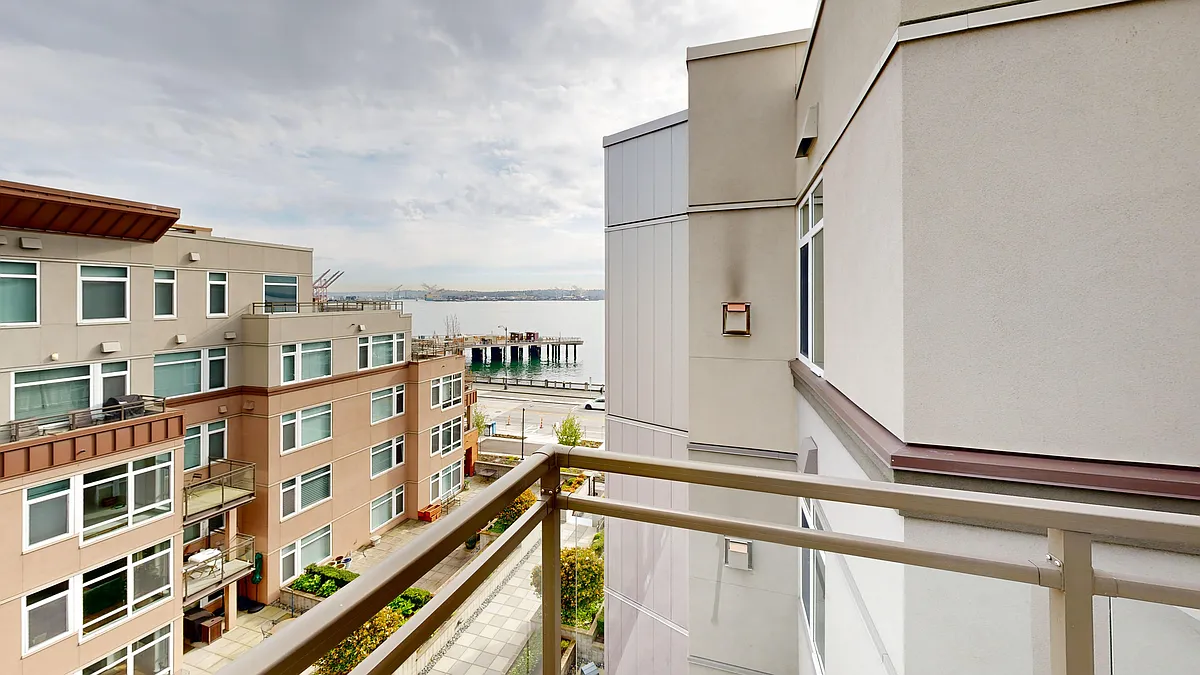 Building Photo - 2000 Alaskan Way #552