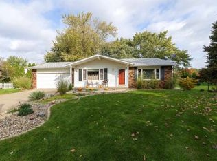 7 Manor Ct, Park View, IA 52748