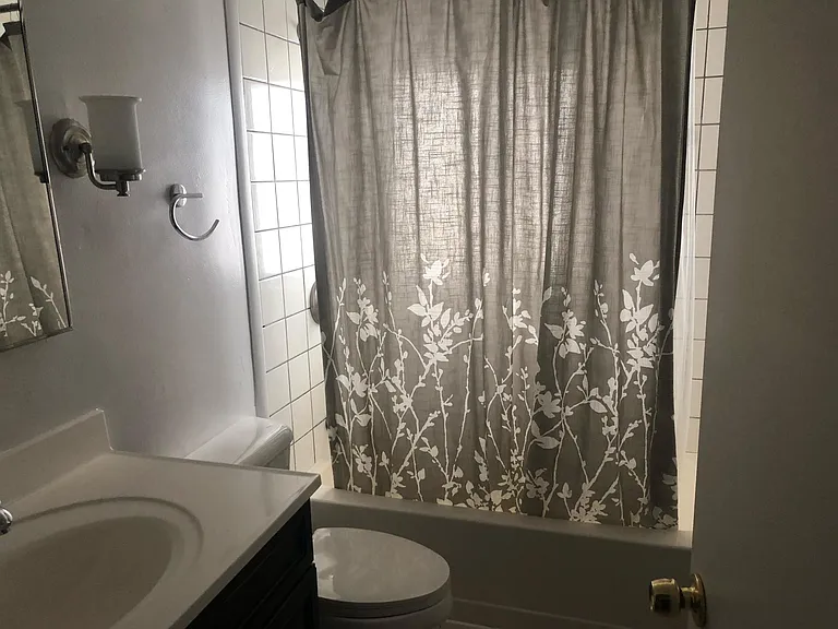 2414 N Vine St — Photo 16