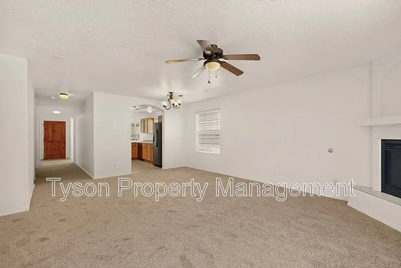 4 bed, 3.5 bath, 2800 sqft, $2,500 — Photo 4
