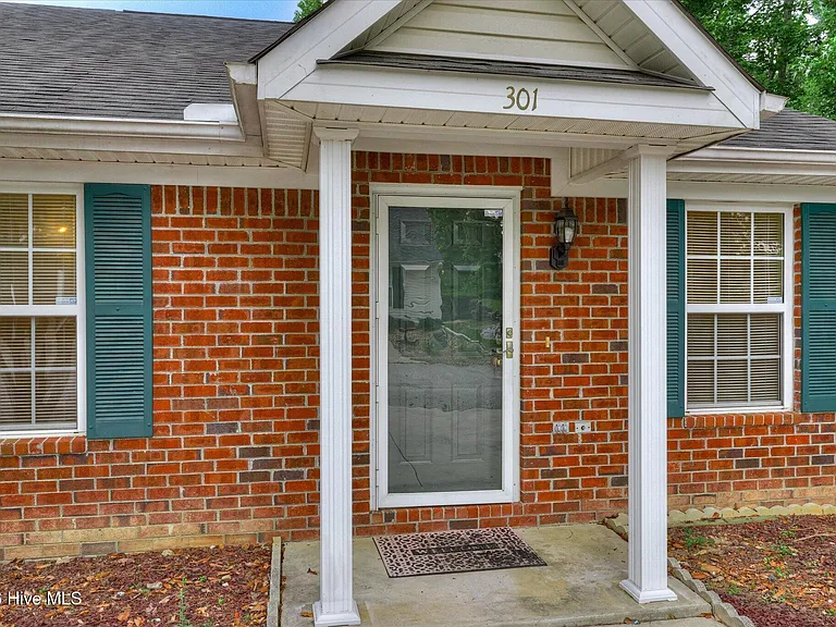 301 Beech Ln — Photo 4
