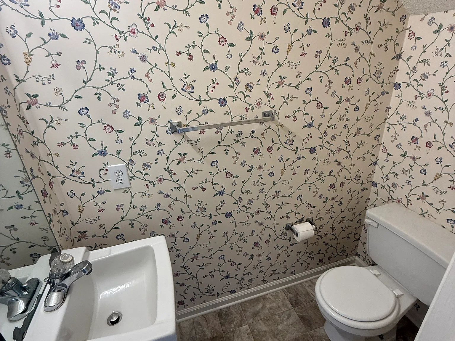 2 bed, 1.5 bath, 1008 sqft, $900 — Photo 4