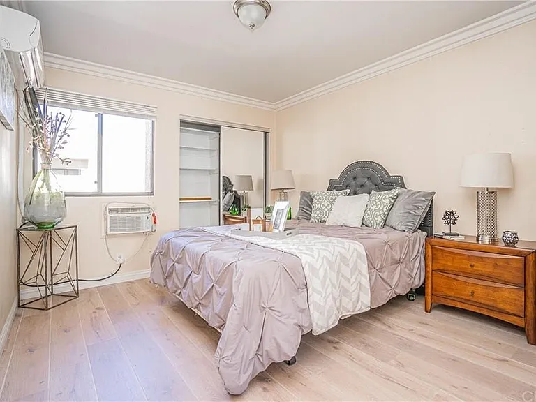 435 S Virgil Ave #320 — Photo 8