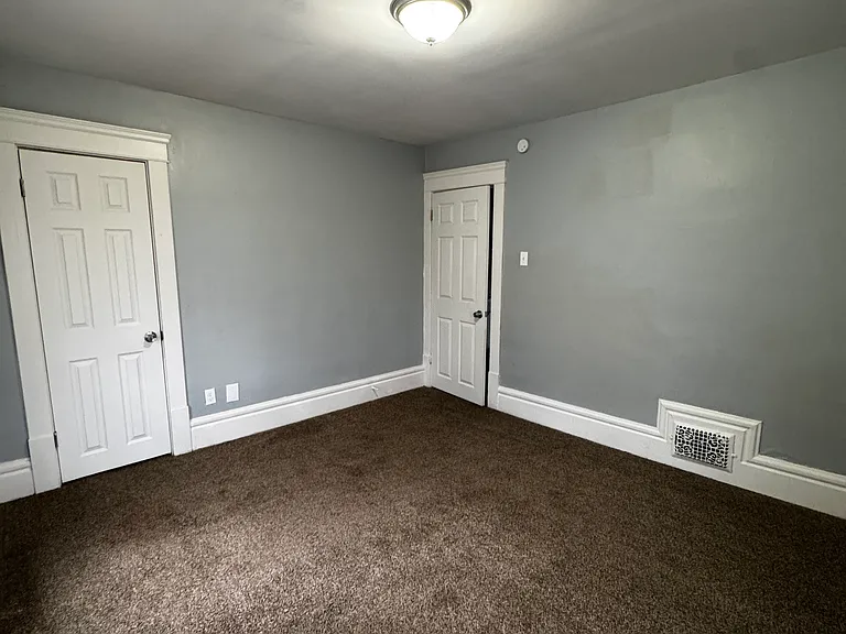 599 Rhodes Ave — Photo 14