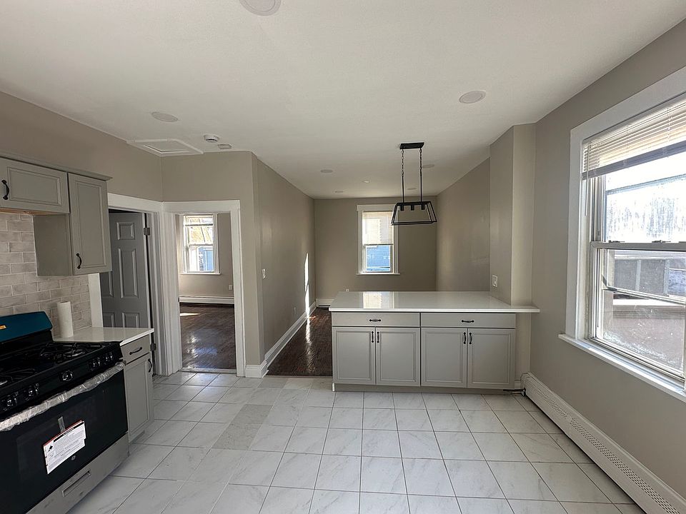 1st image of 242 Palisade Ave #2R