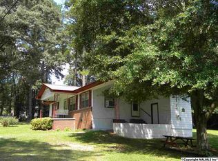 306 Snow Point Rd, Guntersville, AL 35976
