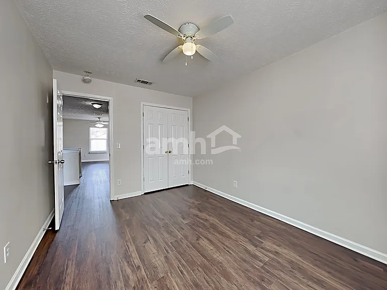 1316 Roxbury Ct — Photo 12