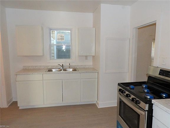 3rd image of 3401 Roanoke Ave