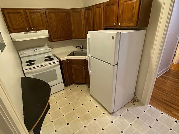 4th image of 704 E Thomas St APT 108