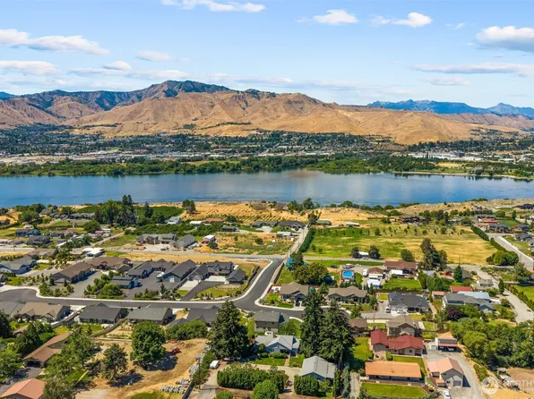 3113 NW Delcon Court, East Wenatchee, WA 98802