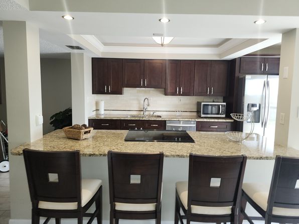 400 Island Way APT 512