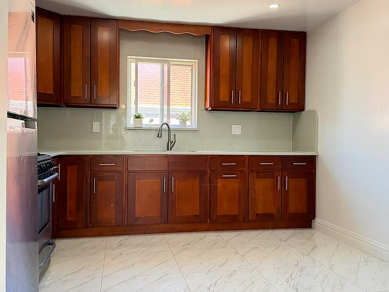 4640 Union St #2 — Photo 5