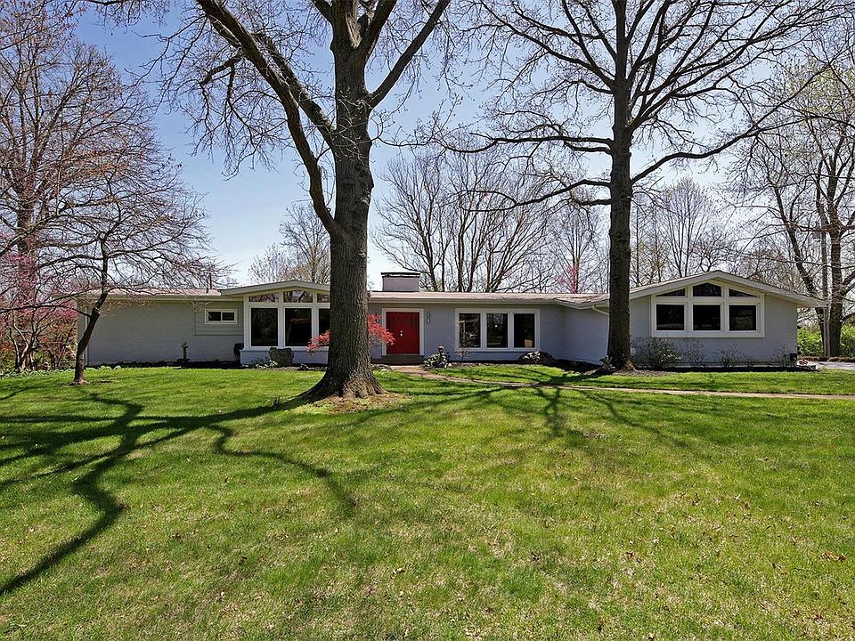 1st image of 2 Ladue Estates Dr