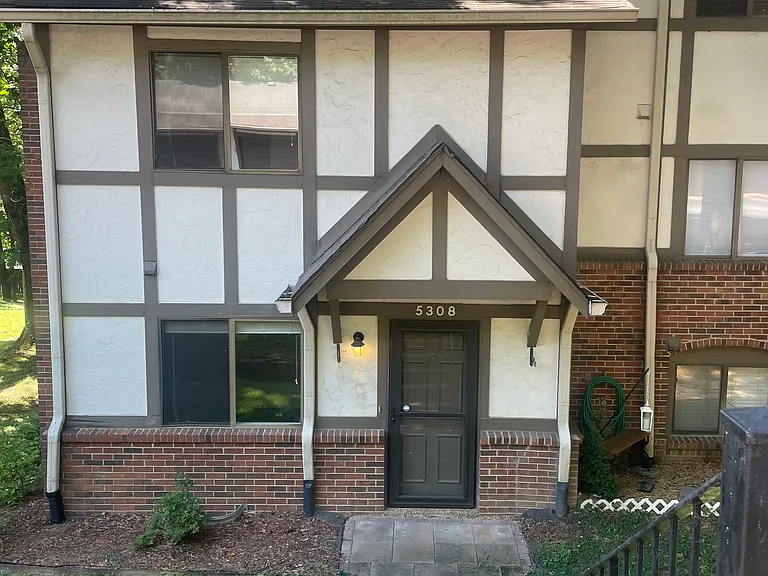 End unit, back to trees for more privacy.