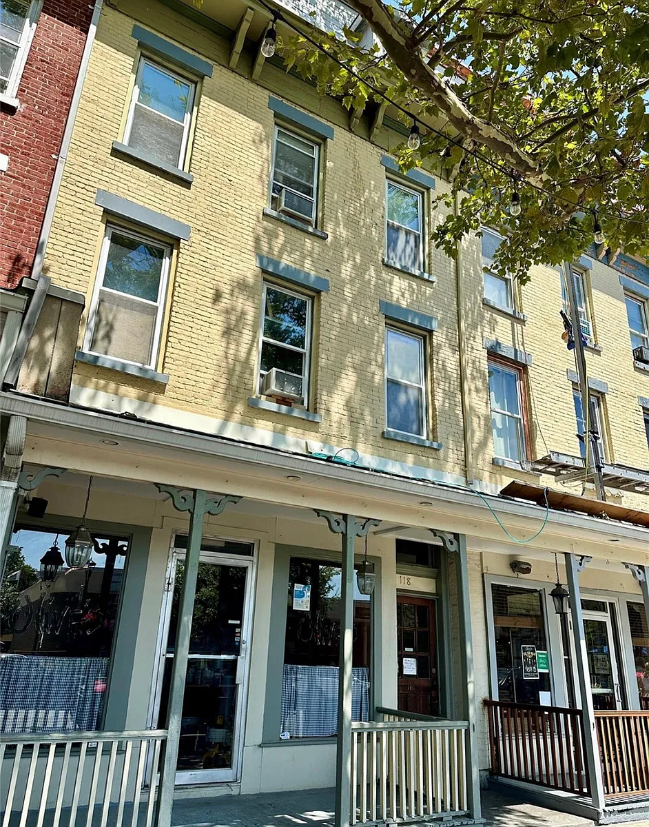 Building Photo - 118 Main St #4
