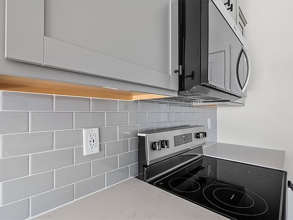 3rd image of 425 Belgrove Way