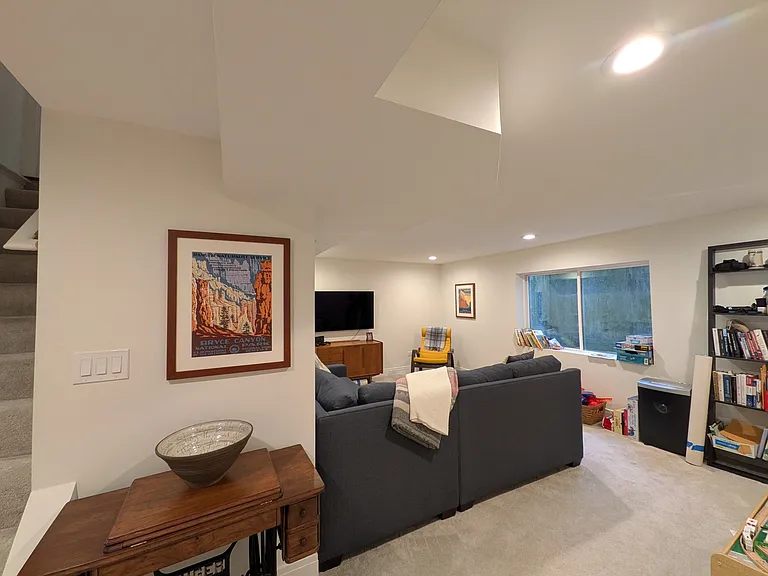 2741 Lincolnwood Dr — Photo 21