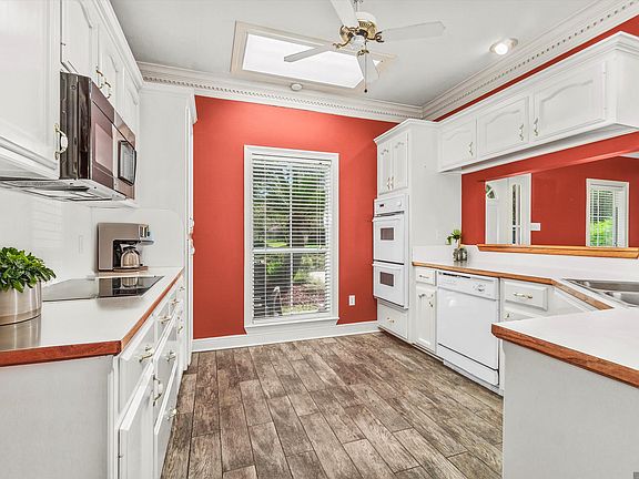 3rd image of 2903 S Southwood Ave