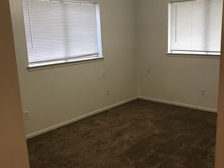504 Westview Ter — Photo 9