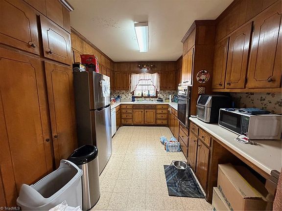 3rd image of 2853 Longpine Rd