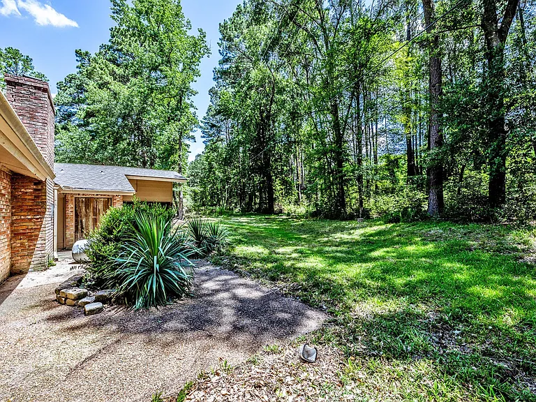401 Woodmont Dr — Photo 35
