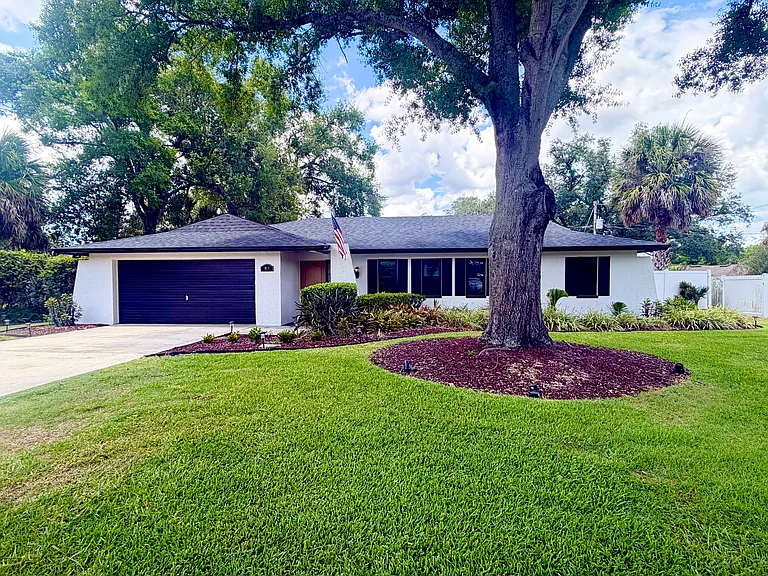 1028 Lamplighter Ln — Photo 1