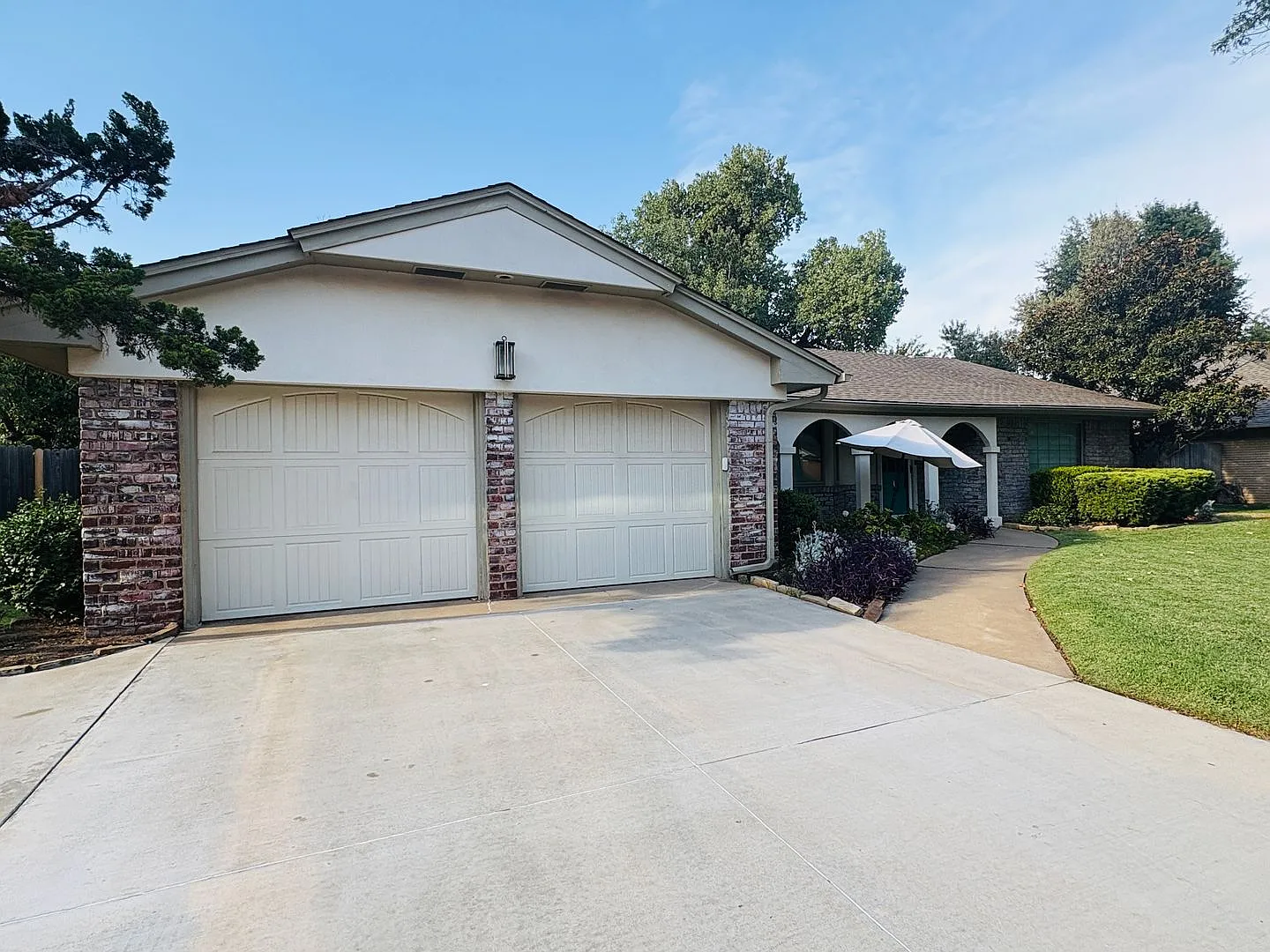 3 Bed / 2 Bath Home with Pool in OKC Available Now — Photo 2