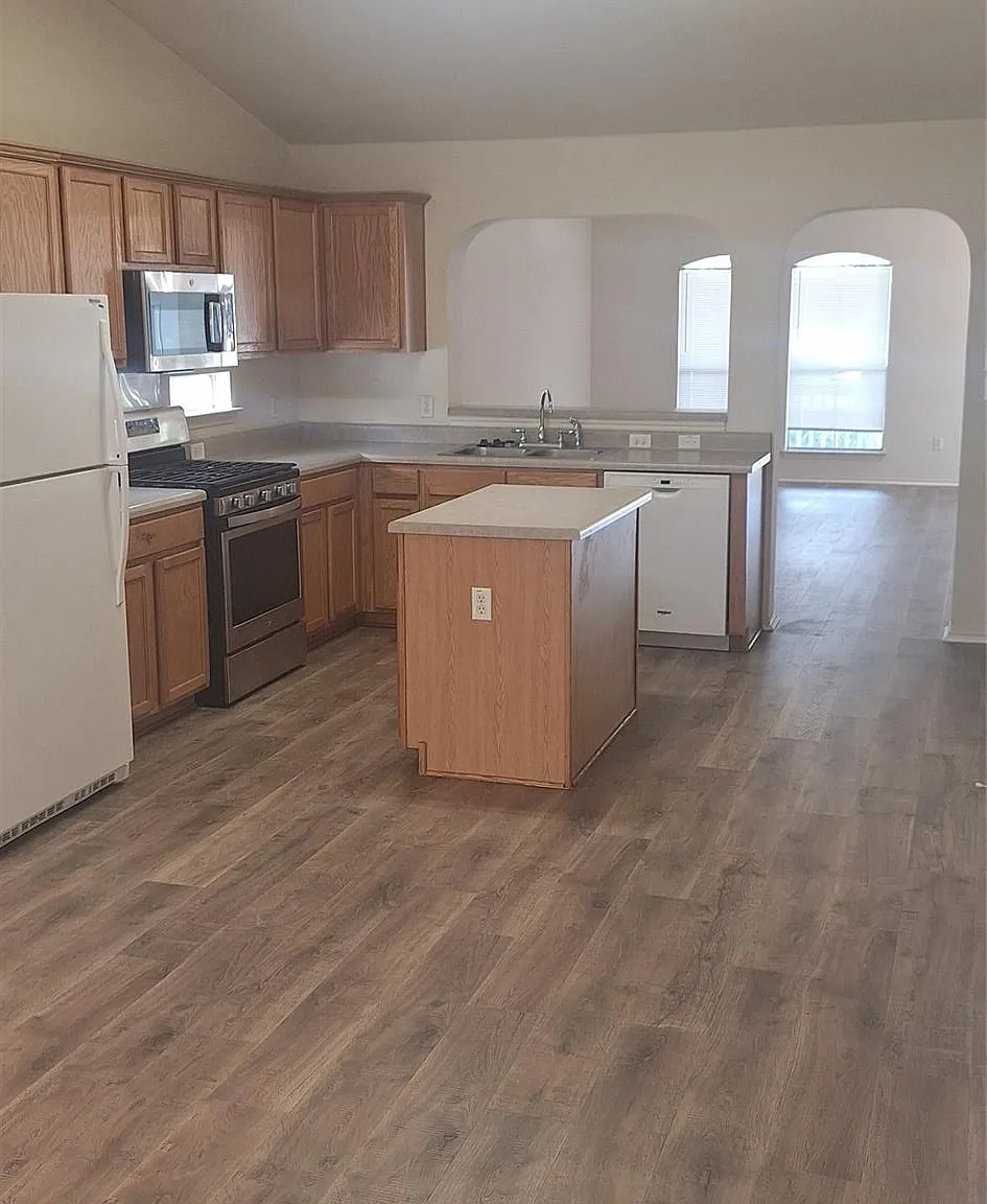 3 bed, 2.0 bath, 1655 sqft, $2,195 — Photo 3