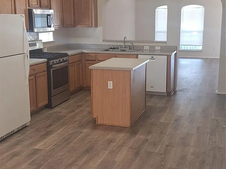 643 Hogan — Photo 3