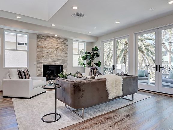 3rd image of 544 Avenue A #A