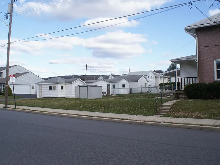 130 N Walnut St — Photo 17