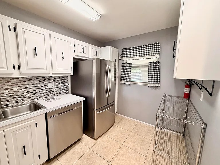 120 Lake Evelyn Dr — Photo 4