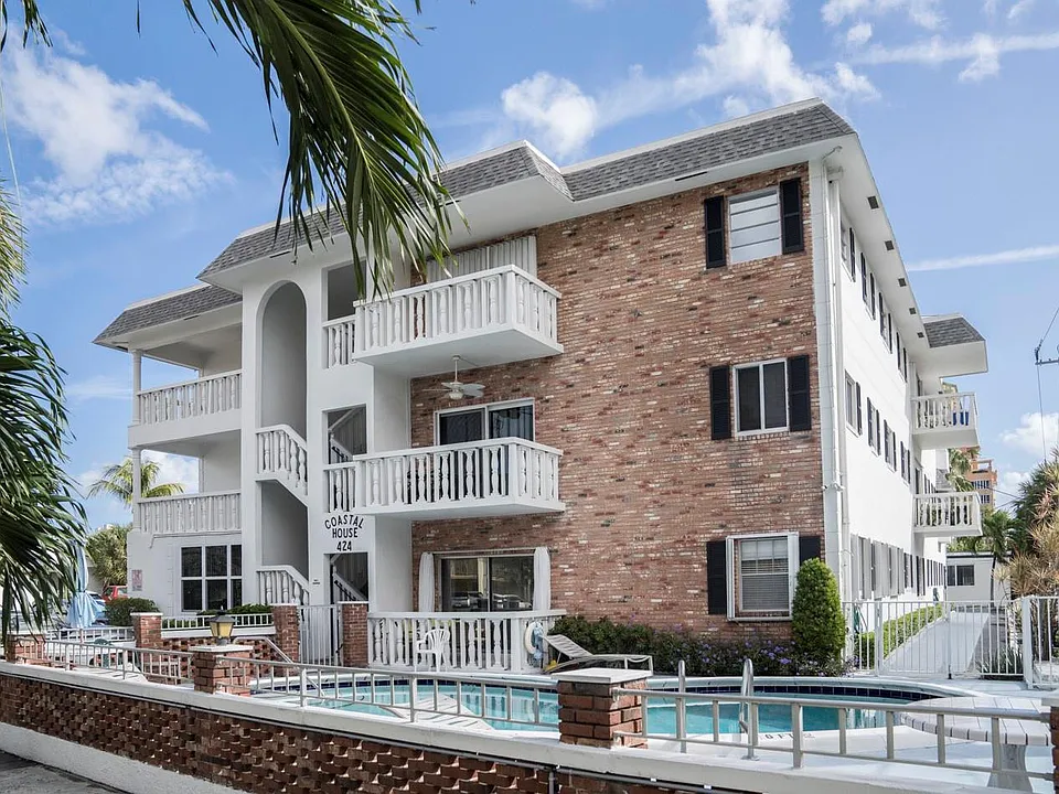 424 N Riverside Dr
