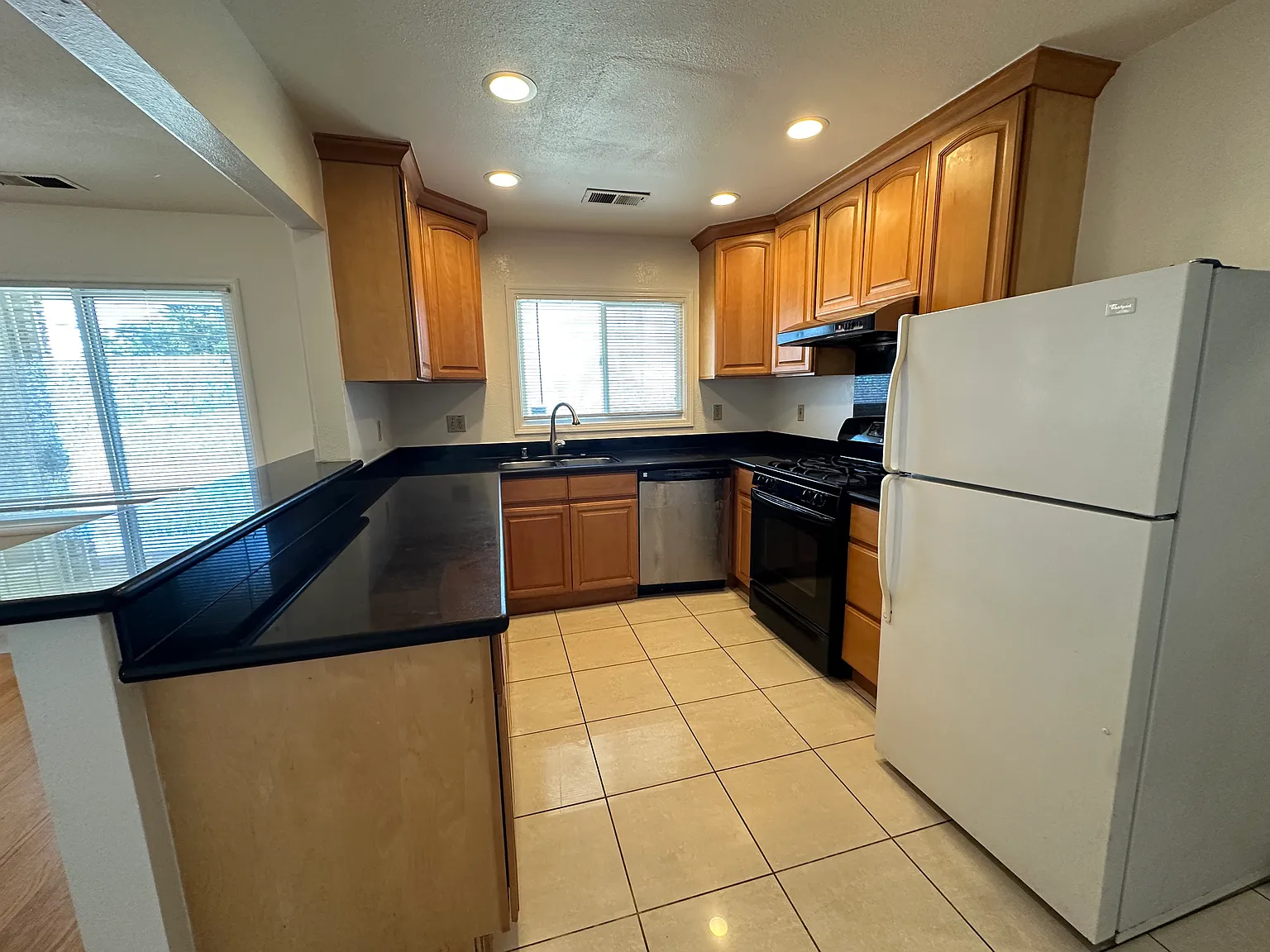 3 bed, 1200 sqft, $3,450 — Photo 4