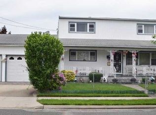 6 Jerome Ave, Hicksville, NY 11801