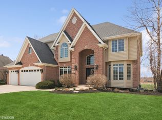 101 Lucy Ct, Lake Zurich, IL 60047