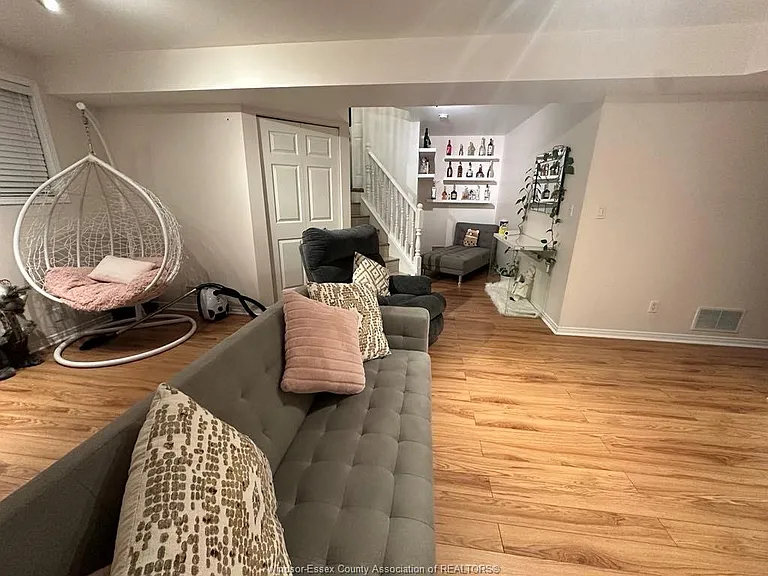 7929 Hawthorne Dr — Photo 40
