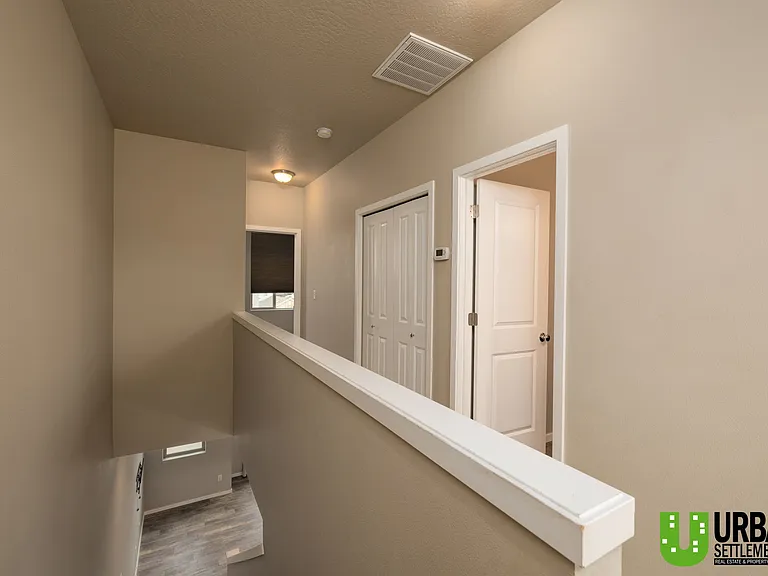 2419 W Bridge Ave — Photo 11