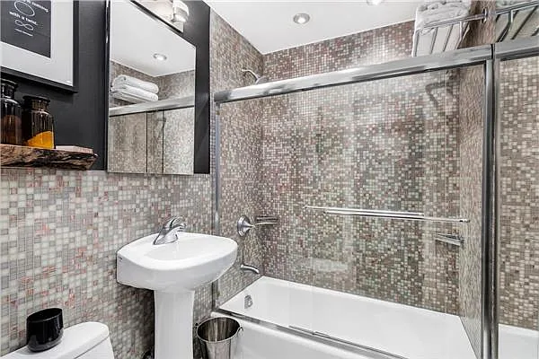 Sold by Poljan Properties Inc. | media 11