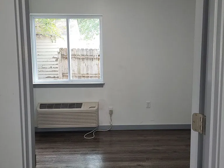 703 Ash St — Photo 7