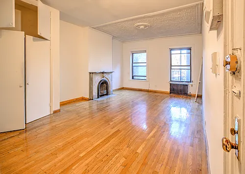 331 E 17th St #4 Photo 1 331 E 17th St #4 Photo 1