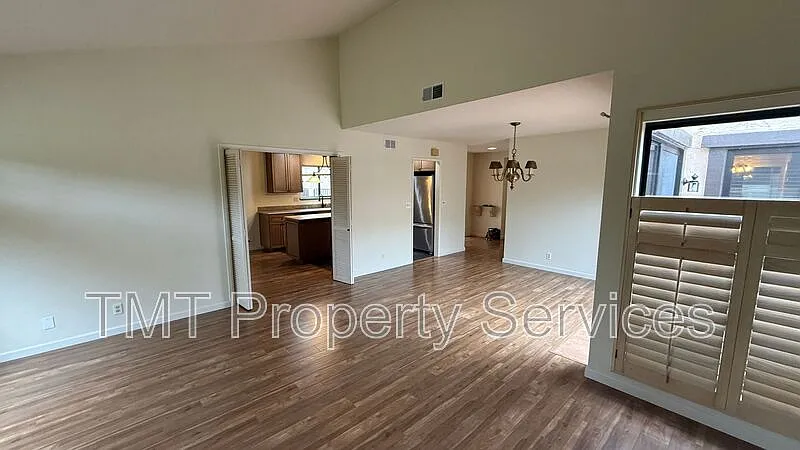 3 bed, 2.0 bath, 1579 sqft, $3,900 — Photo 4