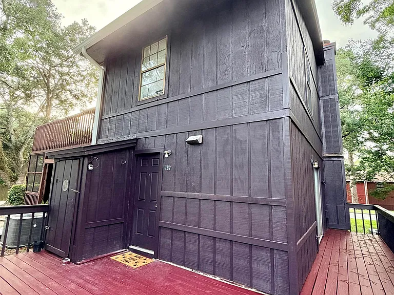 782 Timberway Ct — Photo 2