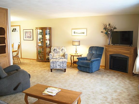 2nd image of 1141 N Sumac Dr