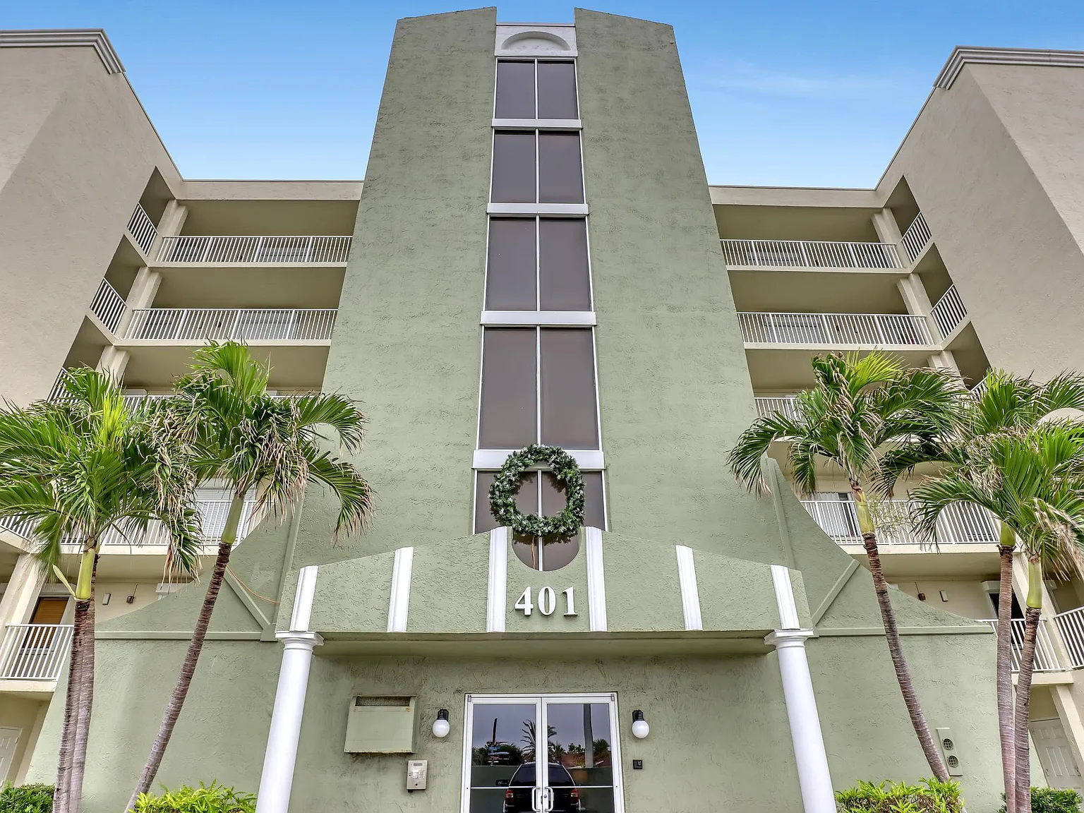 3 bed, 2150 sqft, $3,875 — Photo 1