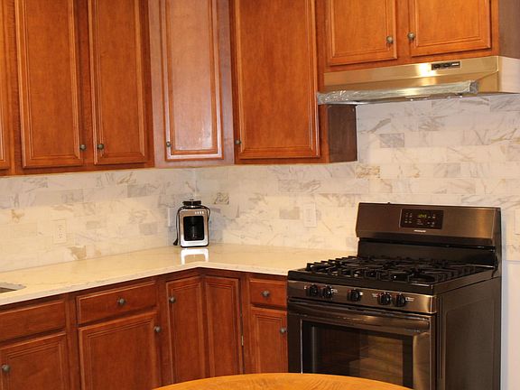5th image of 47 Laurel St Floor 1