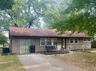 25 Dale Allen Dr, Belleville, IL 62226