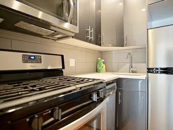 912 Bergan Street image 3 of 12