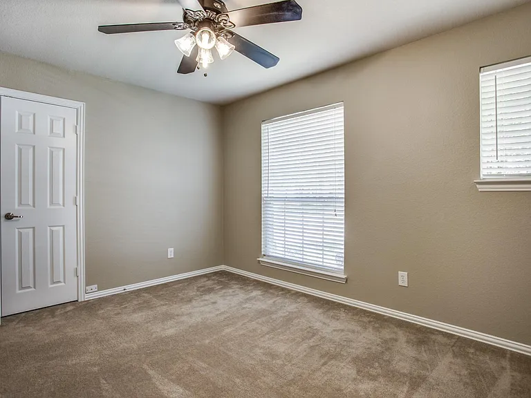 2820 Red Wolf Dr — Photo 2