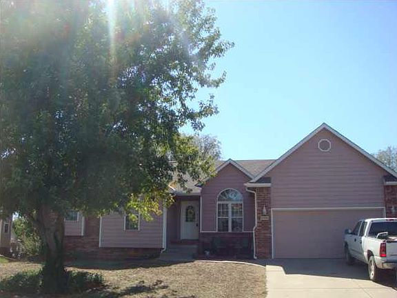 2nd image of 1755 Lakeland Dr